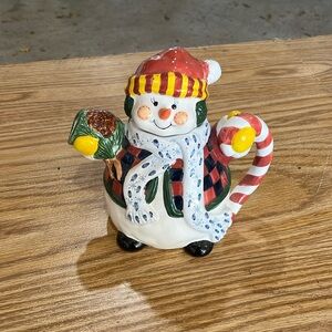 Snowman tea pot